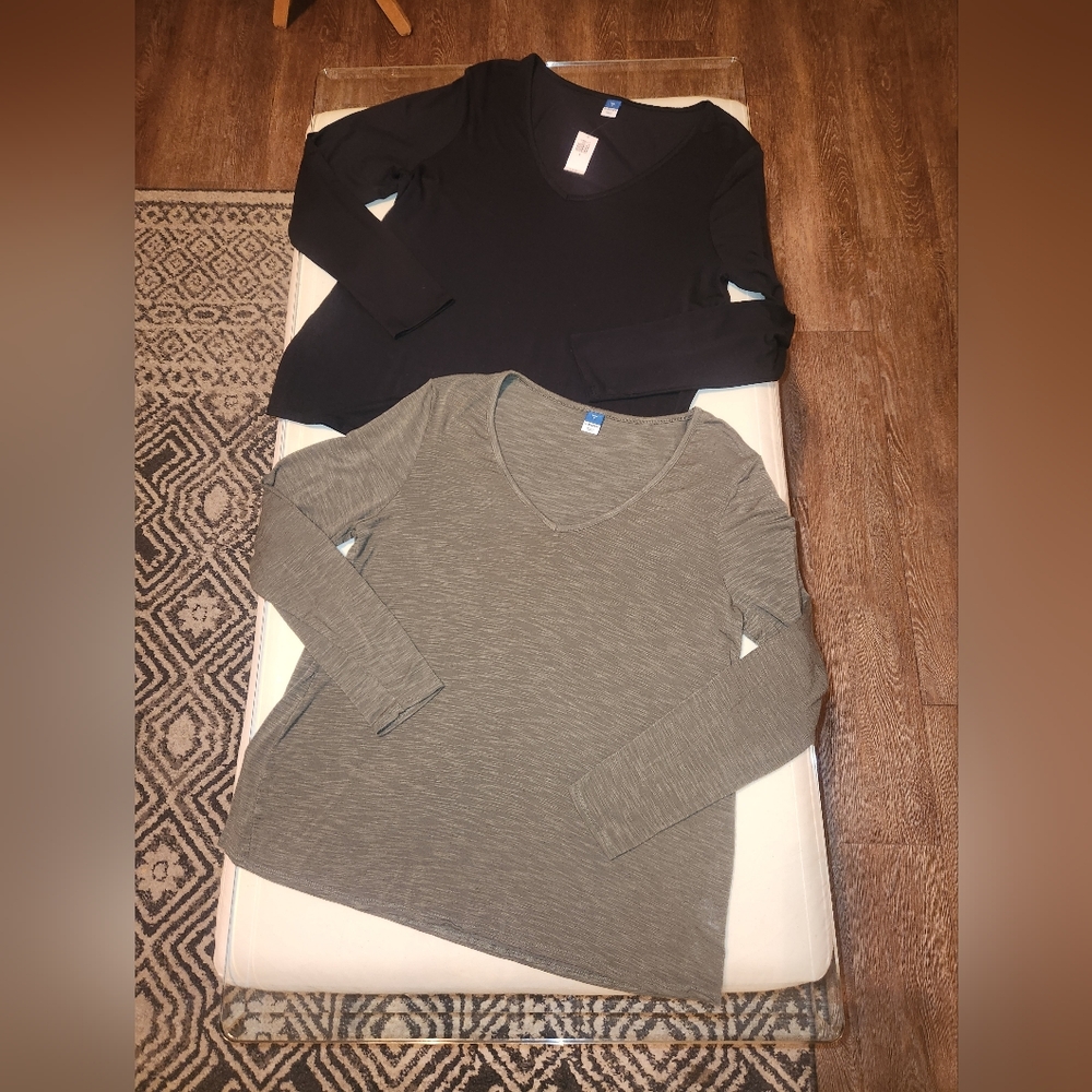 Black and Olive Green Old Navy Long Sleeve V Neck Tops M NWT